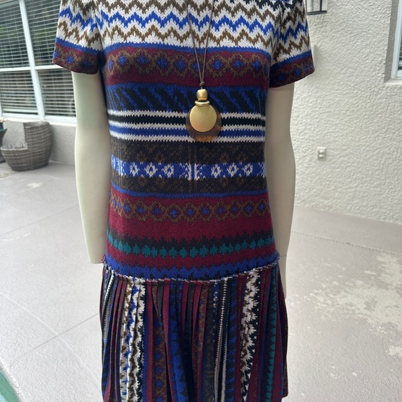 Eye catching dress with pleated bottom. - Picture 2 of 5